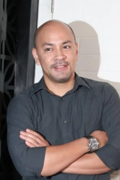 Agastya Kandou interpretando a Doni