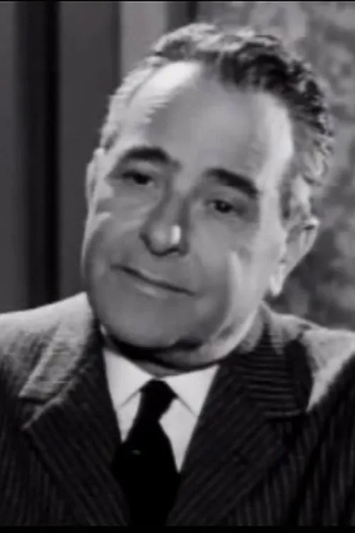 Aggelos Mavropoulos interpretando a General