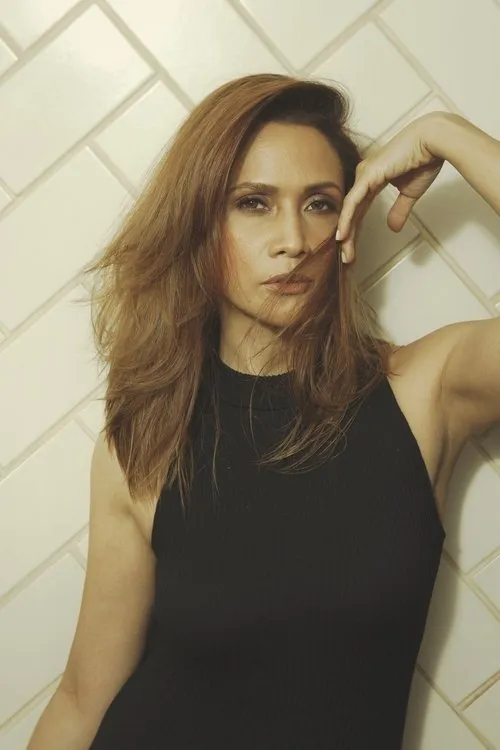 Agot Isidro interpretando a Angeli