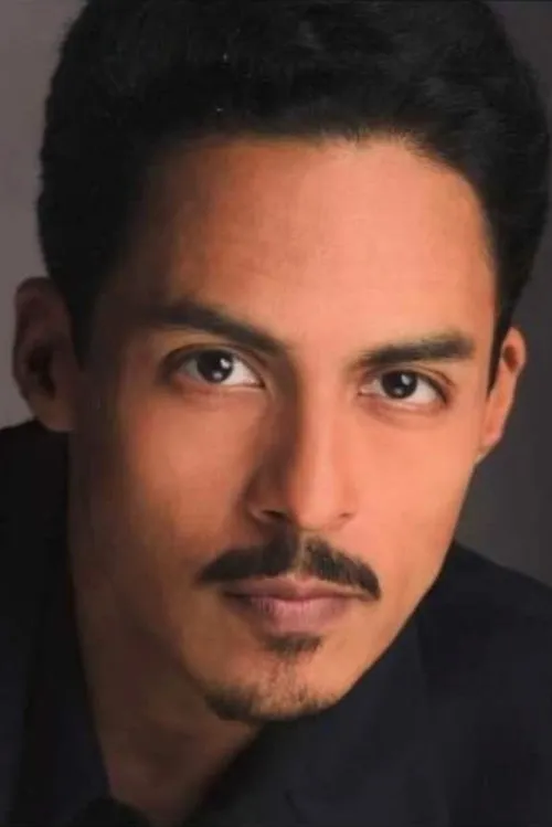 Agustin Rodriguez interpretando a Dealer