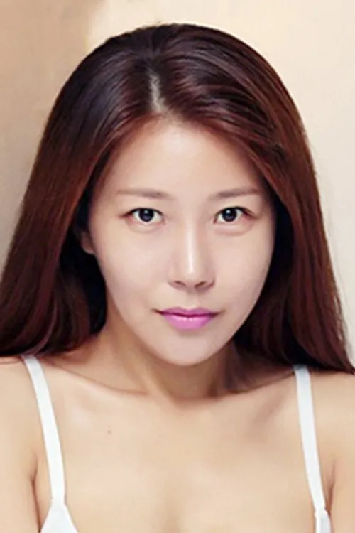 Ah Ri interpretando a