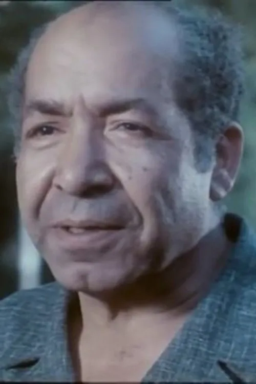 Ahmed ElGezeiry interpretando a