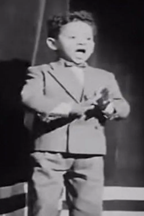 Ahmed Farahat interpretando a 