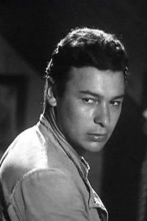 Ahmed Ramzy interpretando a 