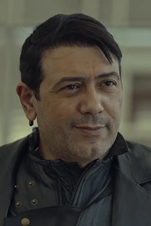 Ahmed Waiq — personaje: Tarek