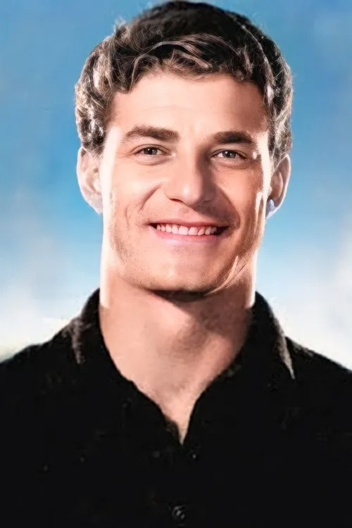 Ahmet Mekin interpretando a Semdin