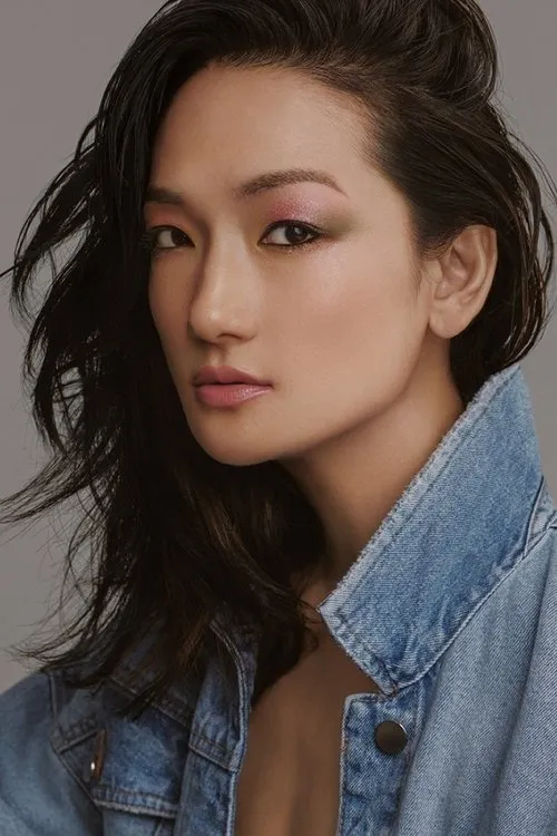 Ai Tominaga interpretando a Silene