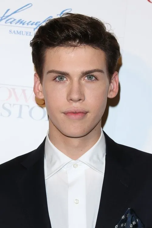 Aidan Alexander interpretando a Nick