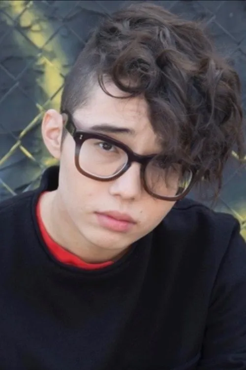 Tom Holowach ha trabajado con Aidan James en 1 ocasiones