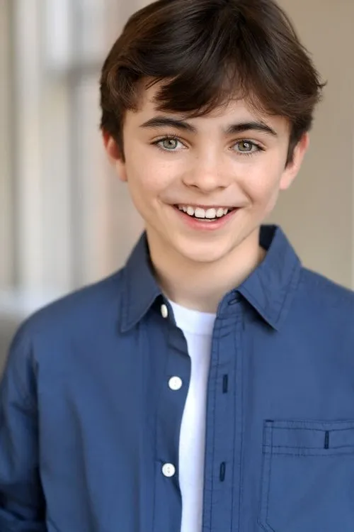 Aidan Pierce Brennan interpretando a Young David