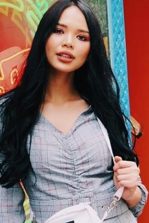 Ain Edruce — personaje: Marina