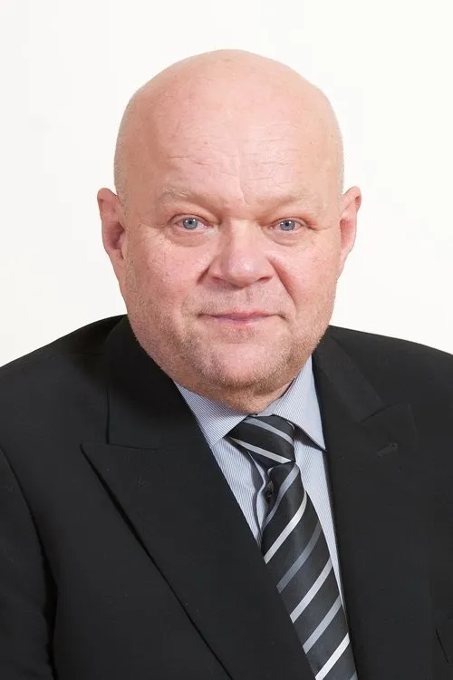 Ain Lutsepp interpretando a Albert