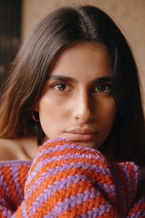 Aisha Ahmed — personaje: Riya