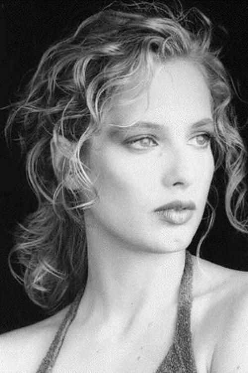 Aisha Cerami interpretando a Bride