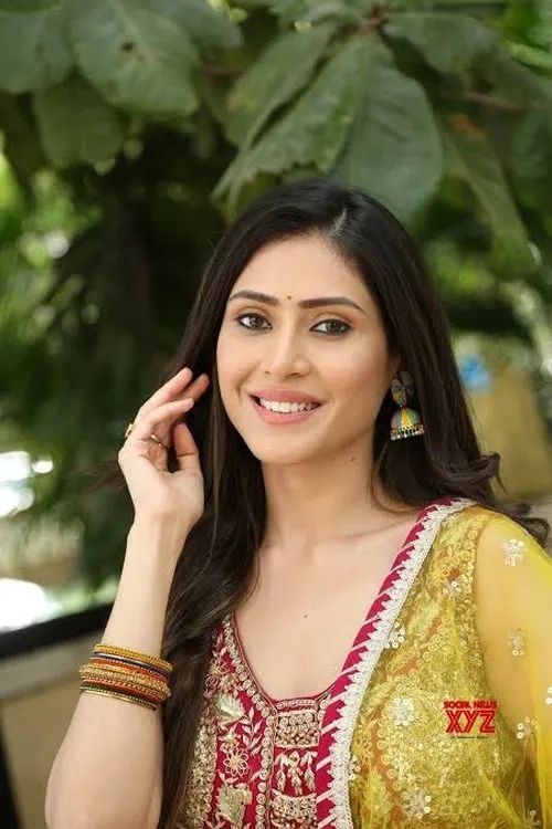 Aishwarya Raj Bhakuni interpretando a Bhavana