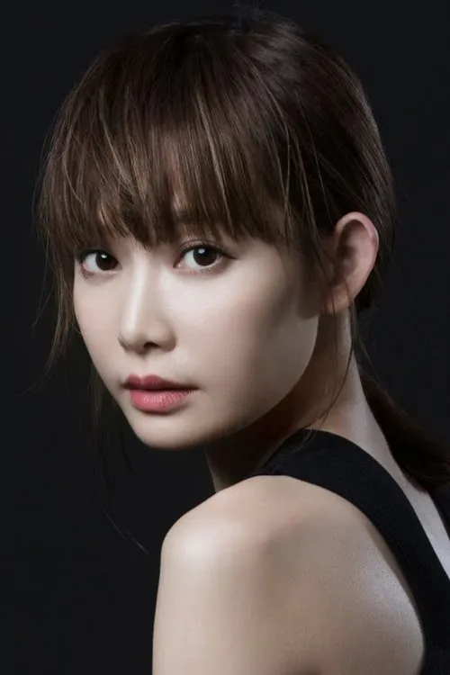 Aka Zhao interpretando a Kiki's co-worker