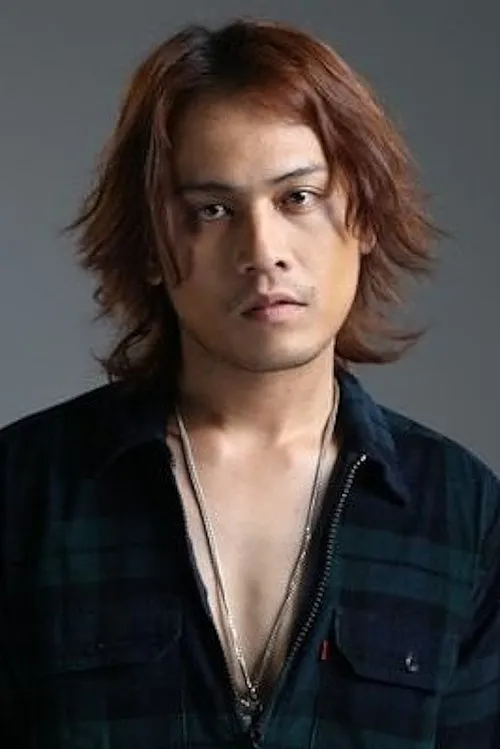 Akim Ahmad interpretando a Johari