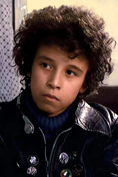 Akim Oumaouche interpretando a Louis