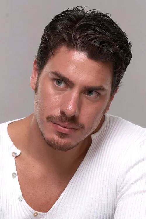 Akın Saatçi en su biografía y filmografía