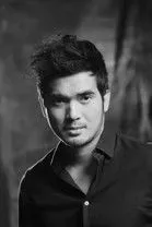 Al Gatmaitan interpretando a