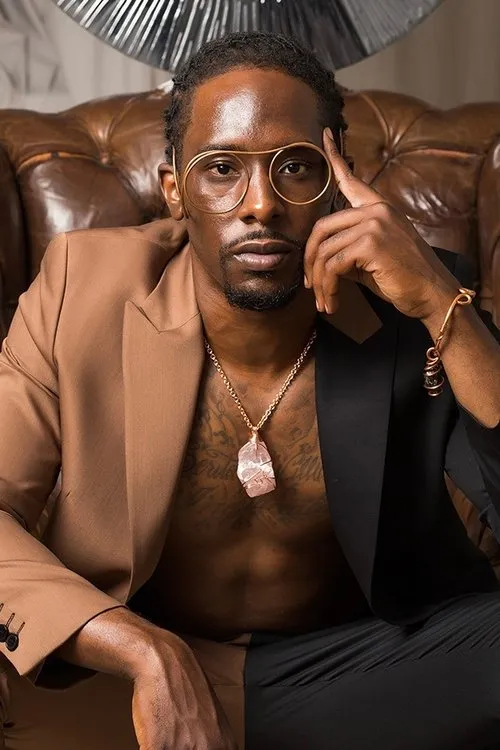 Adam Cronan ha trabajado con Al-Teron en 1 ocasiones