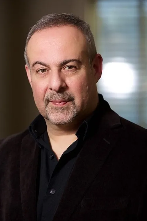 Alain Dahan interpretando a Tom Cooley