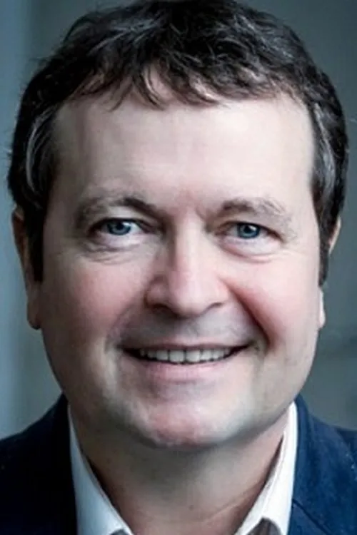 Alain Guillo interpretando a Le présentateur TV