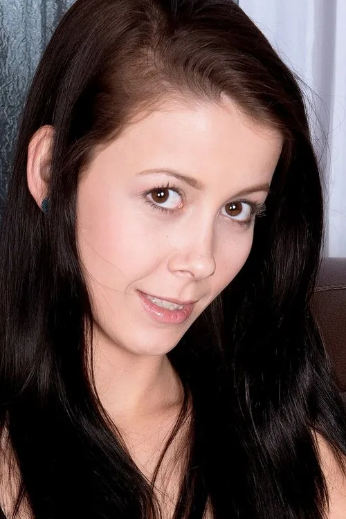 Alaina Kristar interpretando a 