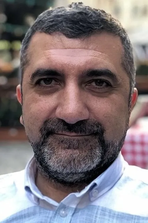 Alakbar Aliyev interpretando a Imran Zahidov (childhood)