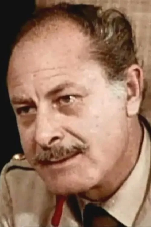 Alan Adair interpretando a Müller