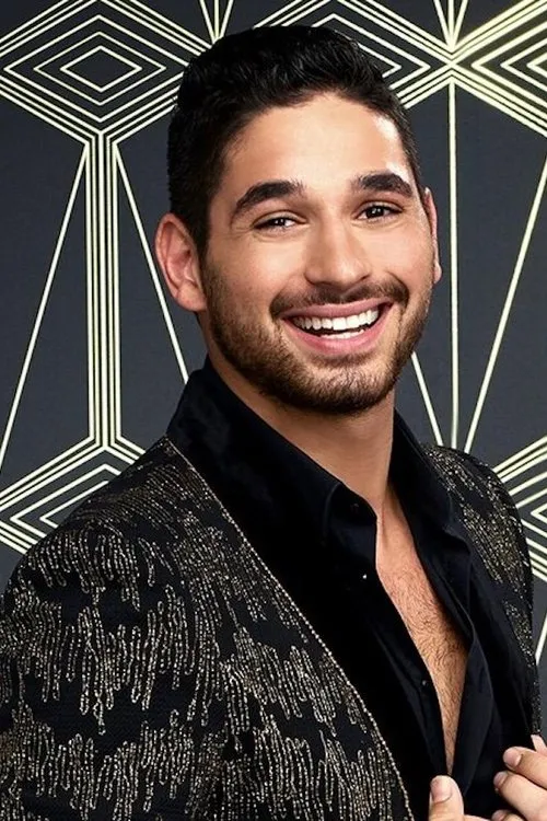 Alan Bersten interpretando a Self
