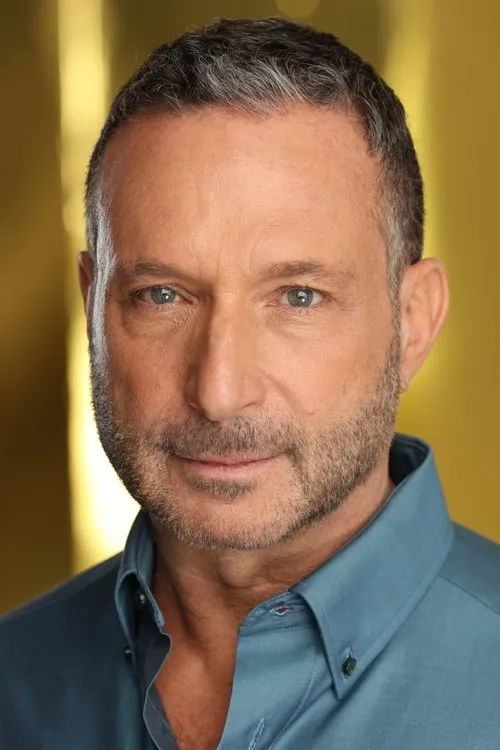 Alan Poul interpretando a Himself