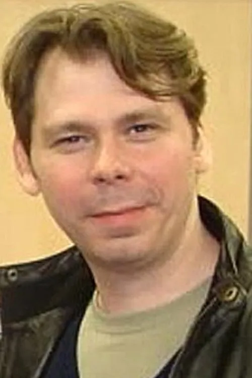 Alan Ruscoe interpretando a Andy Stone