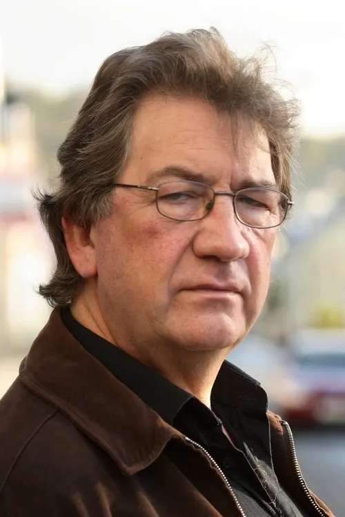 Michael James Ford ha trabajado con Alan Stanford en 2 ocasiones