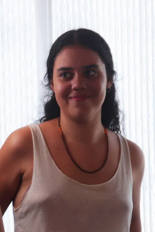 Alanna Porto interpretando a Bianca