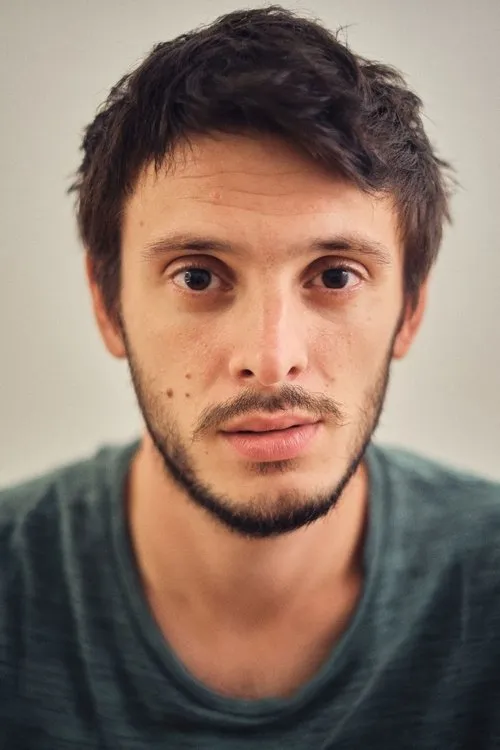 Alastair Michael interpretando a Ben