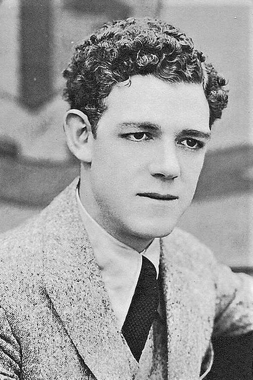 Albert Austin interpretando a Self (archive footage)