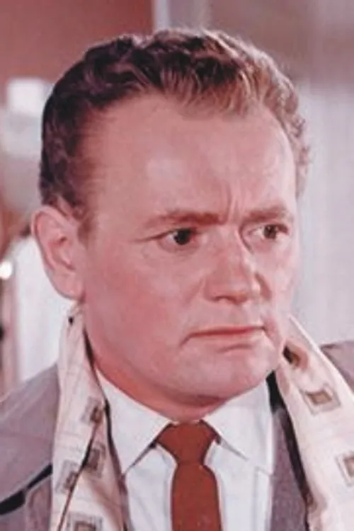 Albert Hetterle interpretando a 