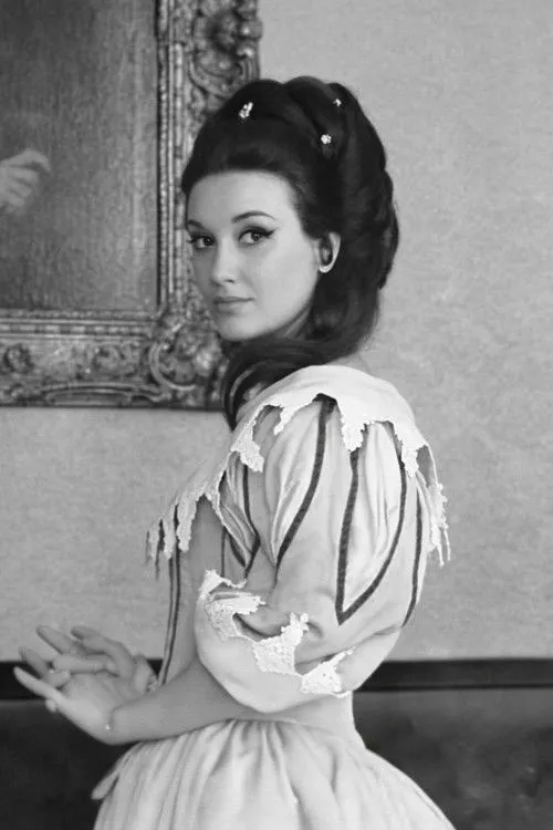 Sophie Saint-Just ha trabajado con Alberte Aveline en 1 ocasiones