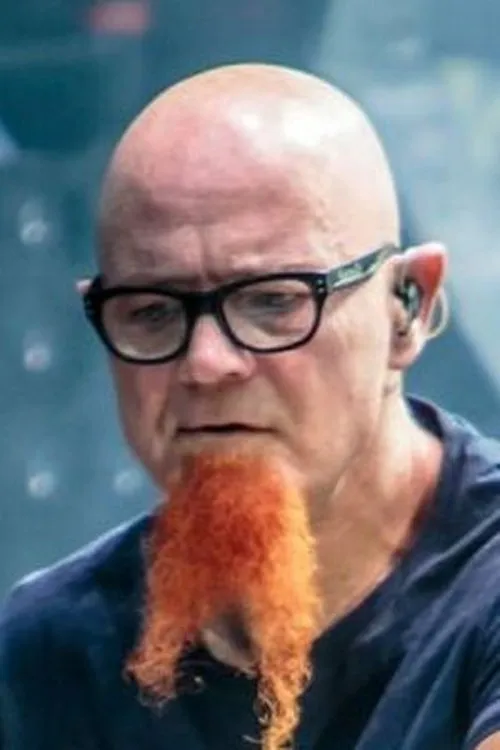 Alberto Rocchetti interpretando a Tastiera