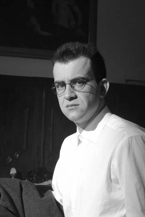 Alberto Torquati interpretando a Pavel