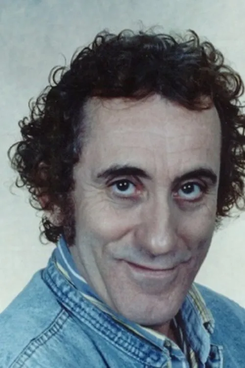 Alby Ramos interpretando a Baixinho