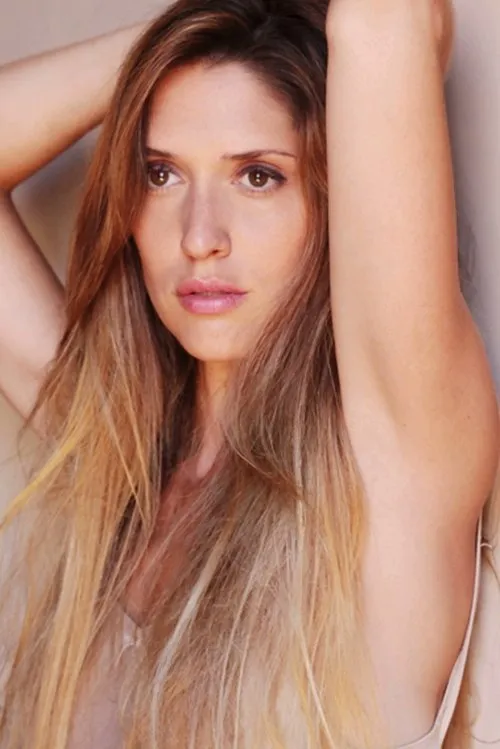 Ale Lindman interpretando a Sara