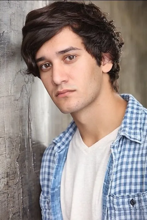 Alec Holden en su biografía y filmografía