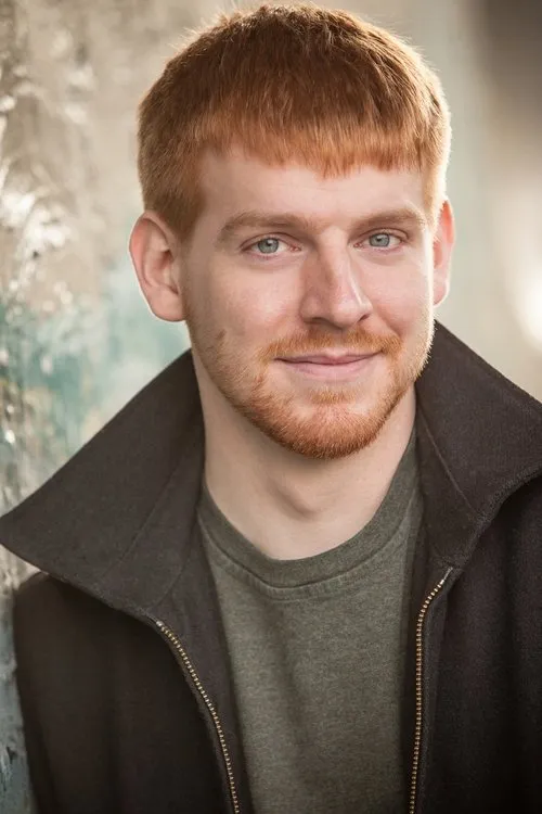 Alec Manley Wilson interpretando a Cal McDonald