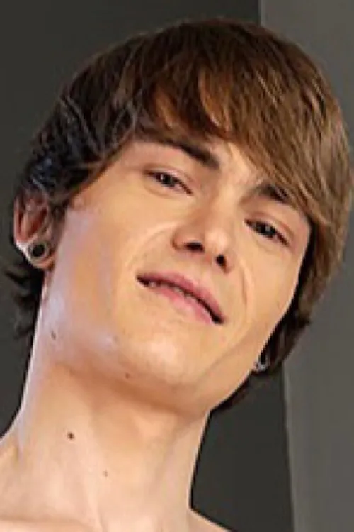 Alec Palk interpretando a 