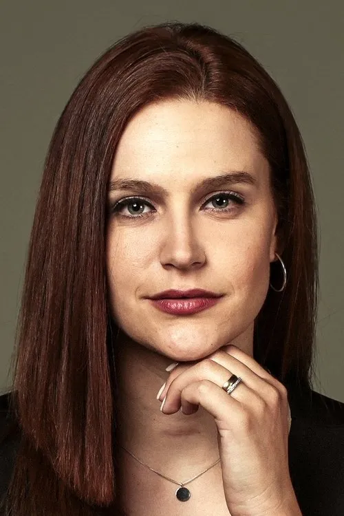 Alejandra Araya interpretando a Joyce Nova