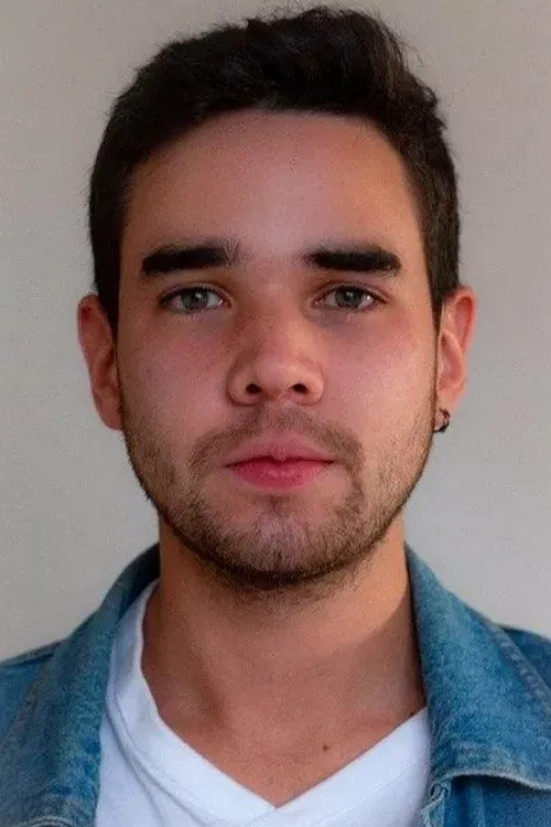 Alejandro Sandoval Bertín interpretando a Samuel