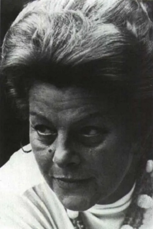 Aleka Katselli interpretando a 