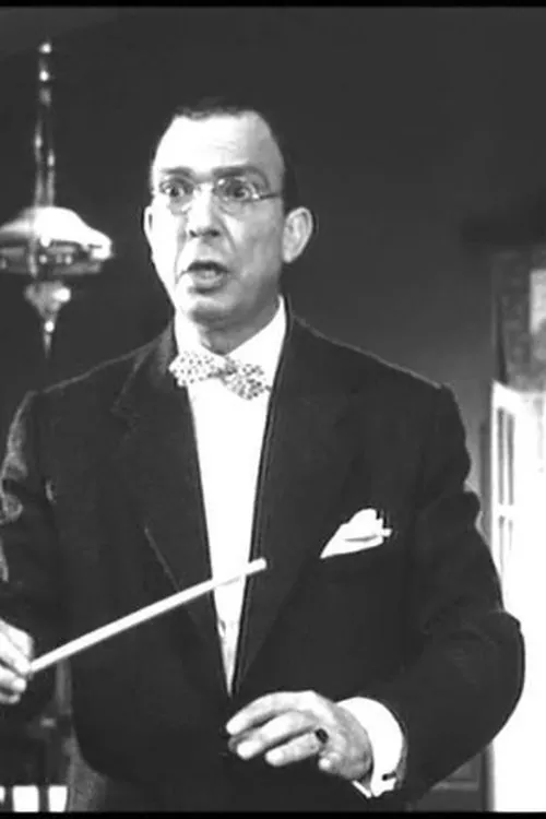 Alekos Livaditis interpretando a George Papathanasis